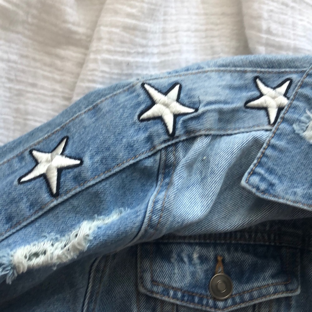 Cropped Denim Jacket With Star Patchwork - image 2